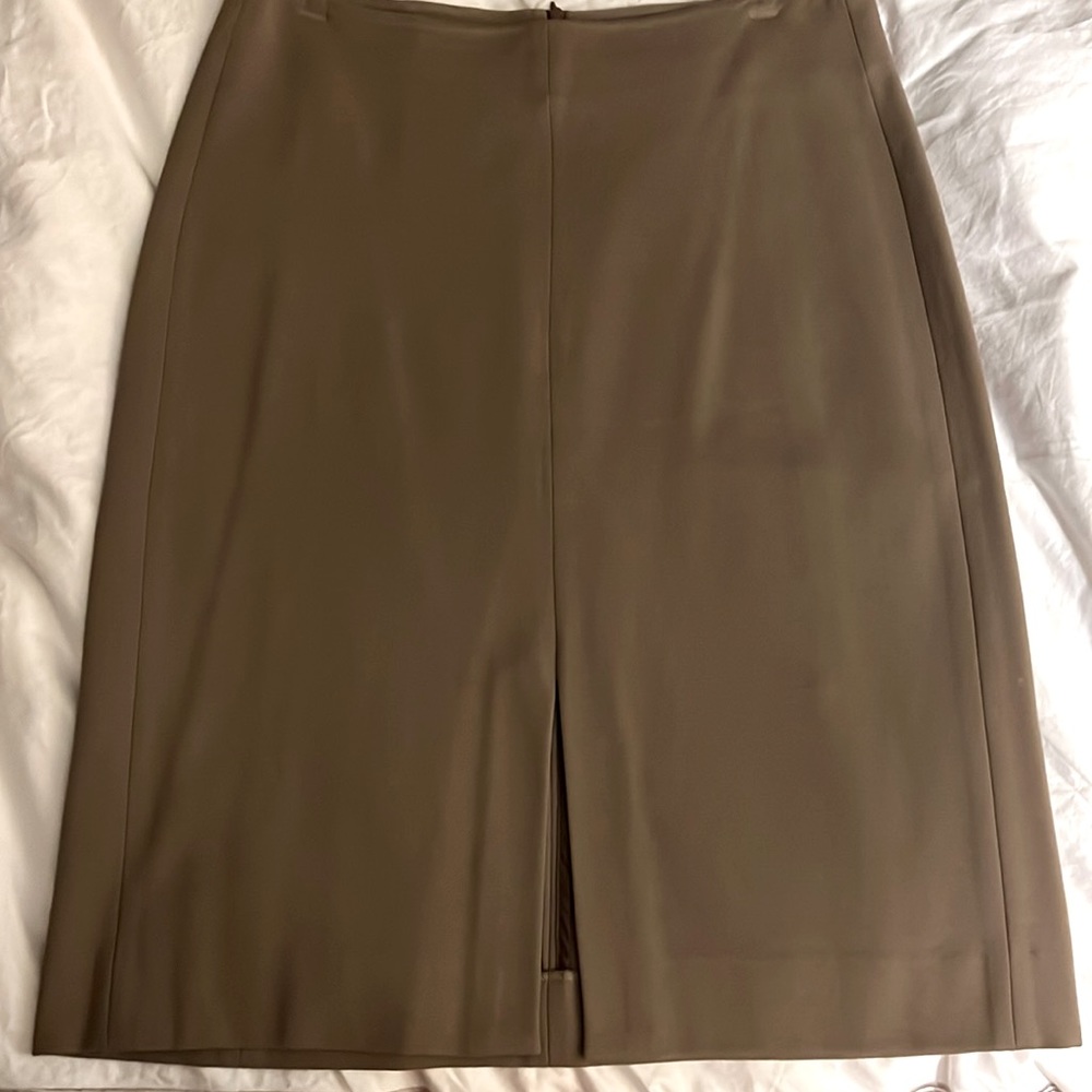 Front slit stretch knit pencil skirt